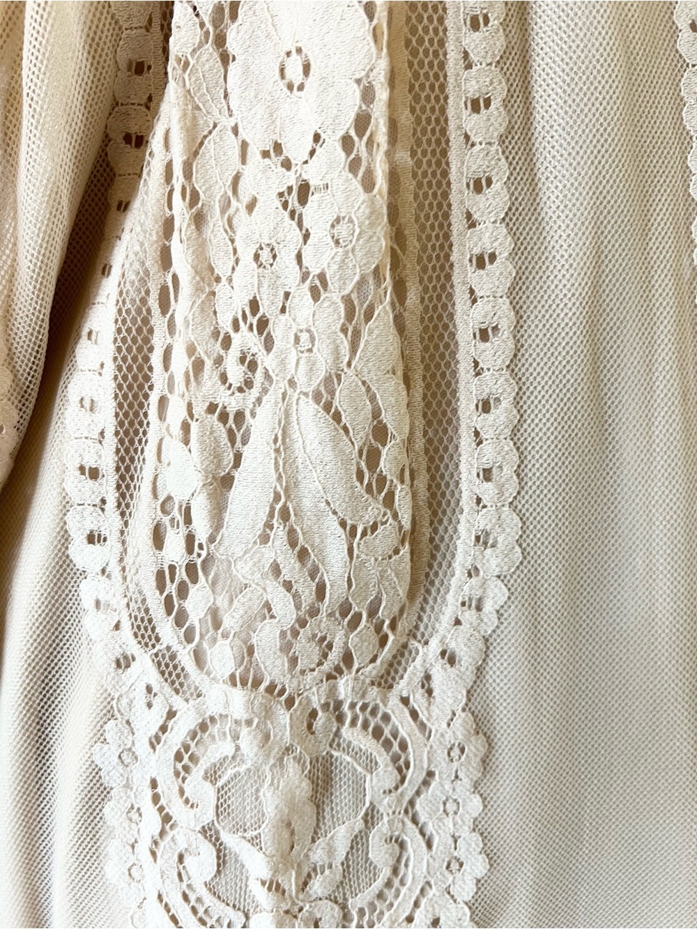 Elegant V-Neck Lace Maxi Dress in Blush - Picture 10 of 10